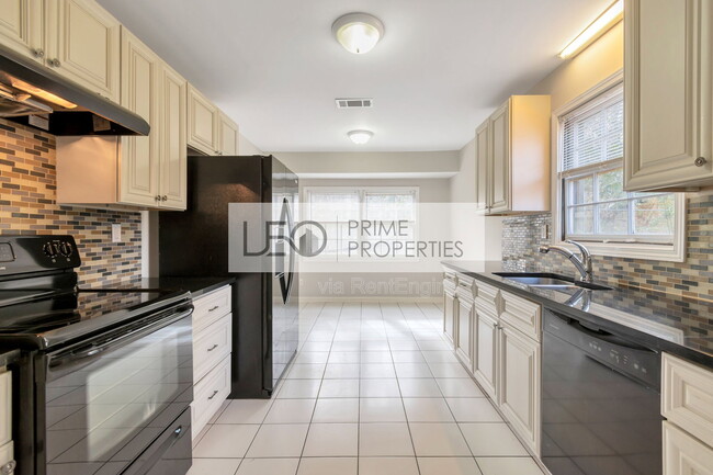 Building Photo - 2816 Deerwood Trail