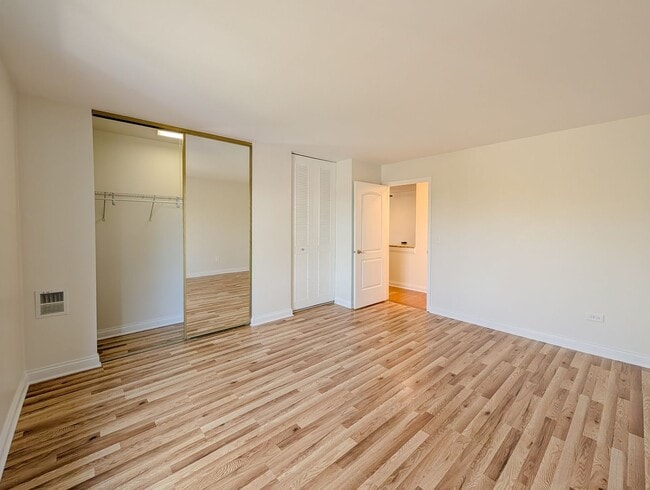 Building Photo - Waterbury Pointe Condominiums