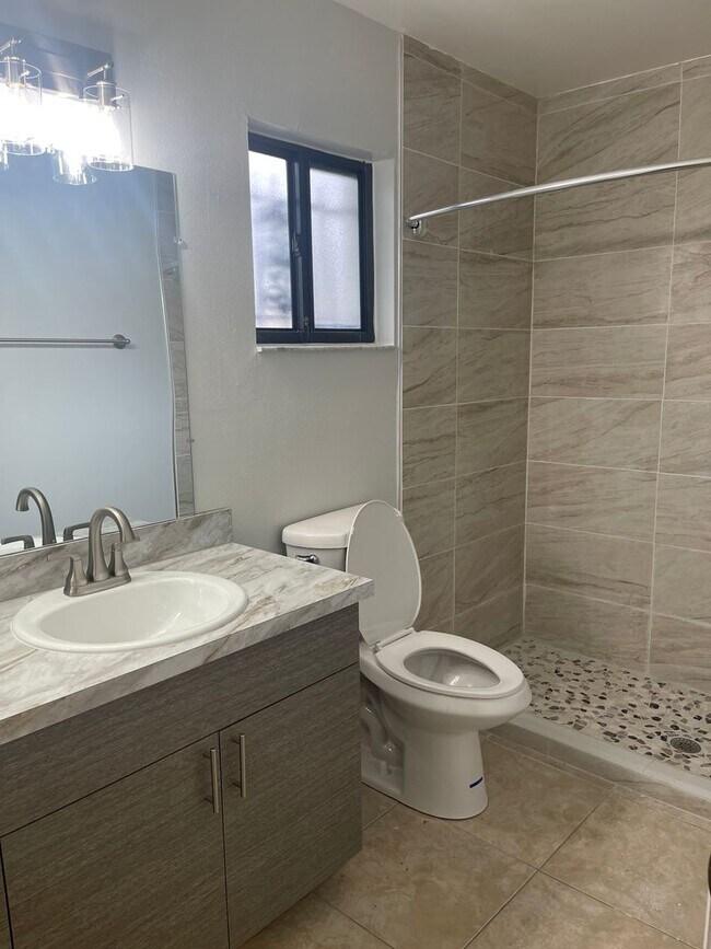 Building Photo - Orlando/Orlovista - For RENT 3 Bedroom, 2 Bathroom, 2 Car Garage