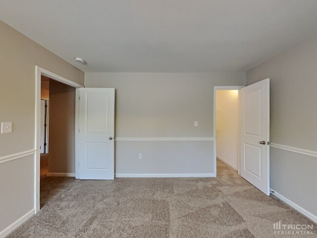 Building Photo - 2824 Tall Oaks Dr