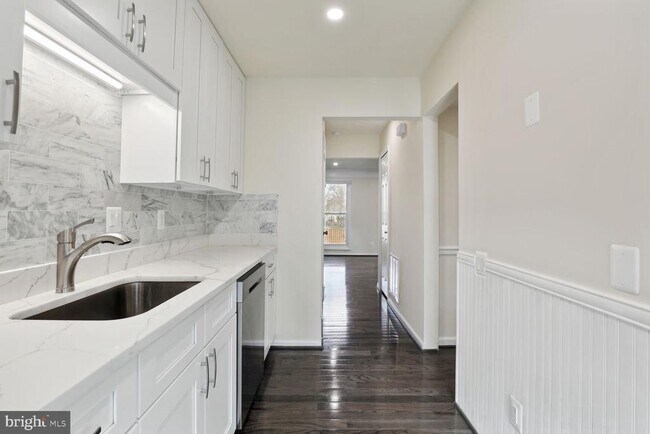 Building Photo - 43840 Laburnum Square