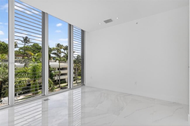 Building Photo - 3750 Yacht Club Dr