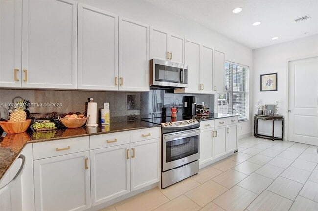 Building Photo - 6657 Quiet Wave Trl