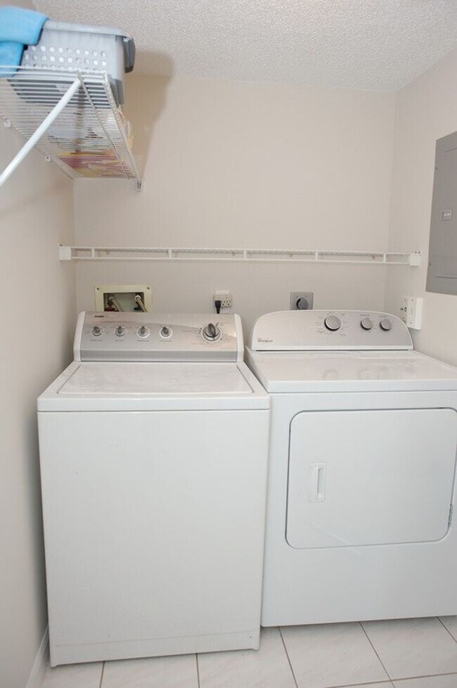 Building Photo - ANNUAL RENTAL - 2 Bedroom, 2 Bath Condo in...