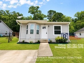 Building Photo - 167 Chelle St