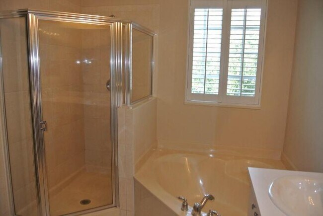 Building Photo - 7399 Briella Dr