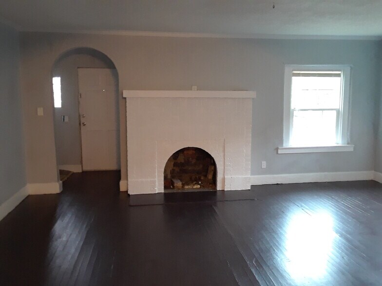 Building Photo - 415 Flint St
