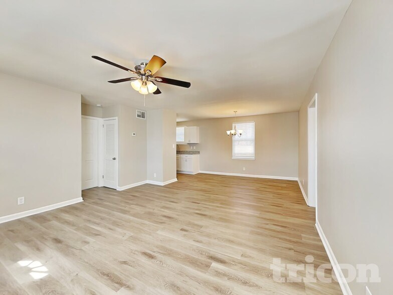 Building Photo - 213 Walnut Crest Dr