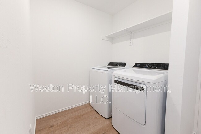 Building Photo - 5901 Bradford Pear Ln