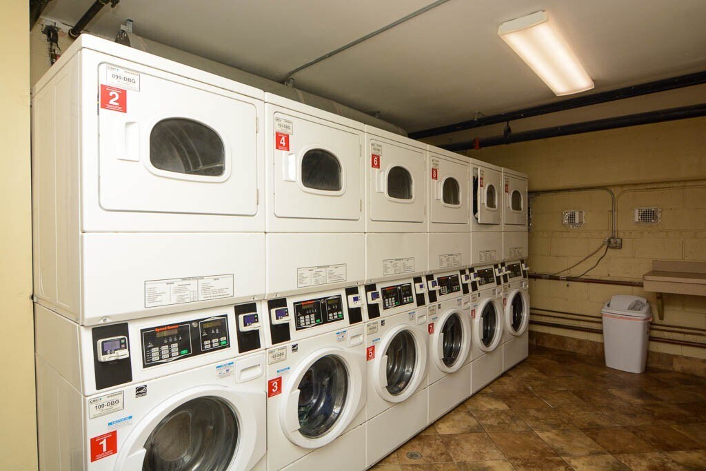 Building Photo - 639 W Wrightwood Ave