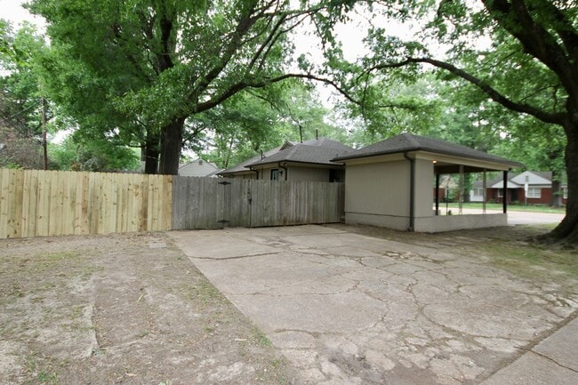 Building Photo - GORGEOUS SPACIOUS CORNER LOT HOME FOR RENT