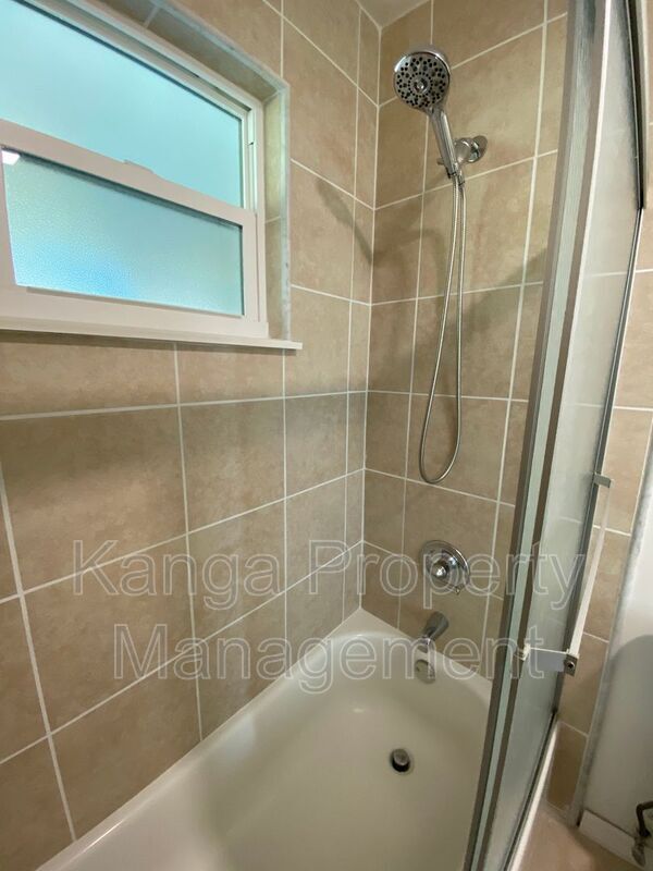 Building Photo - 757 NW Bayard Ave