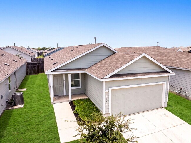 Building Photo - UP TO 1 MONTH FREE RENT!!! No Stairs, No Carpet, No Compromises.