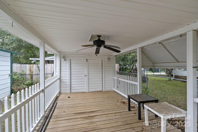 Building Photo - 765 N Church St