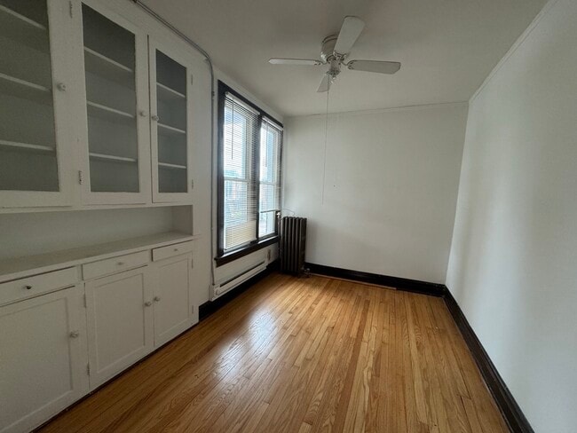 Building Photo - 28W573 Stafford Pl