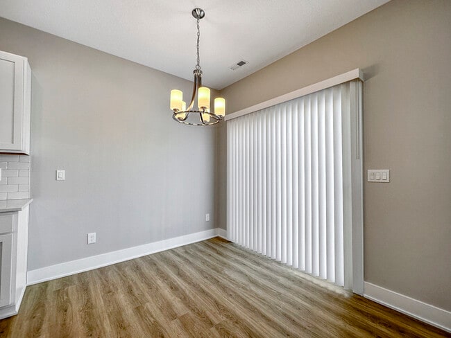 Building Photo - 1404 Primrose Ln