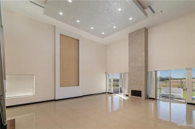 Building Photo - 2324 S 48th St