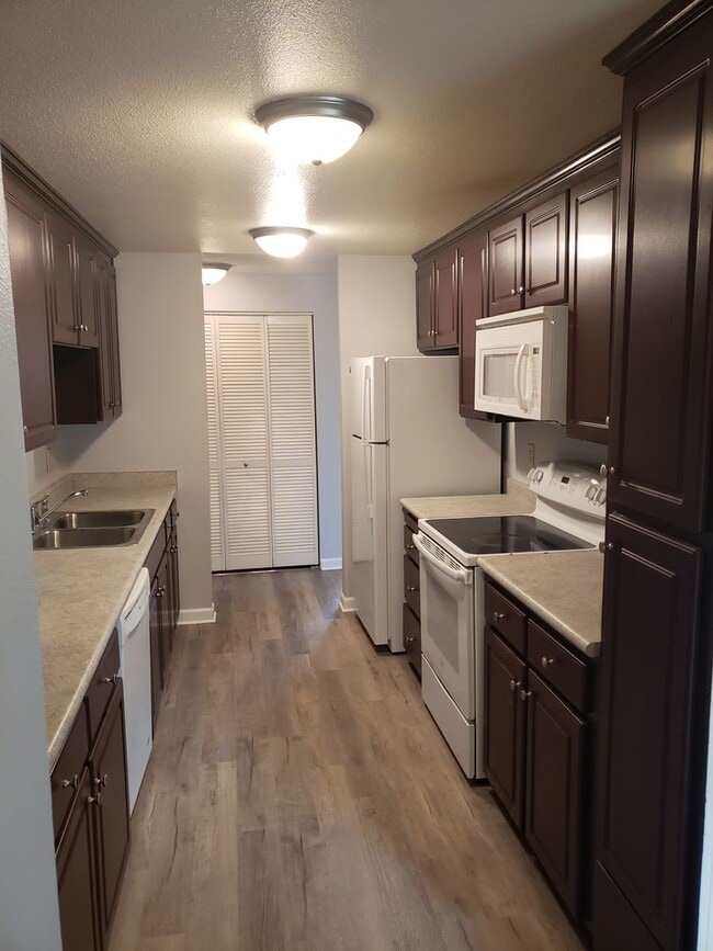 Building Photo - Emerald Ridge High School Duplex