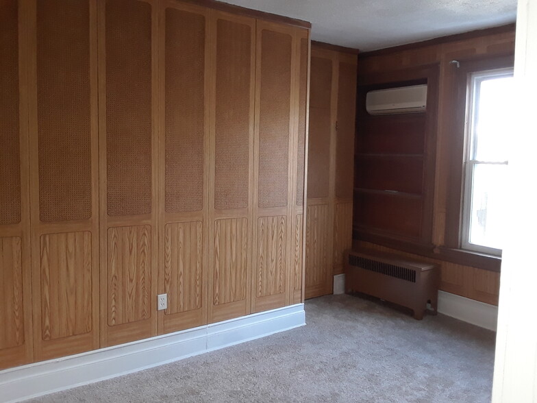 Building Photo - 629 Clay Ave