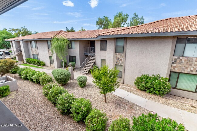 Building Photo - 1402 E Guadalupe Rd