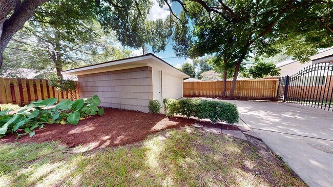 Building Photo - 5243 Indigo St