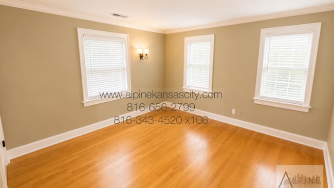 Building Photo - Beautiful Home Near Brookside