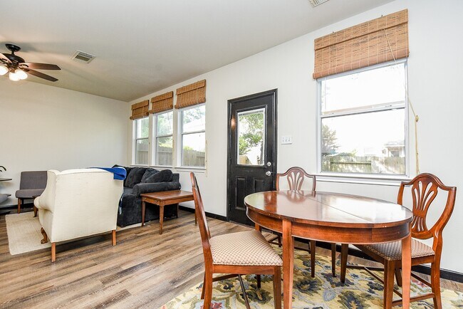 Building Photo - 87 Blue Creek Pl