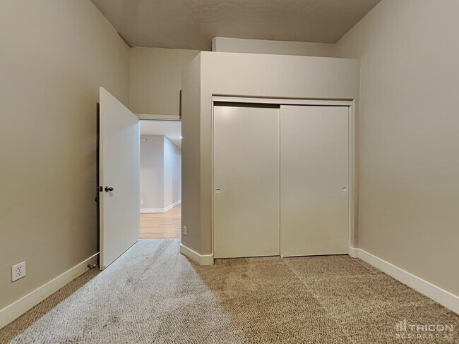 Building Photo - 9126 W Serrano St