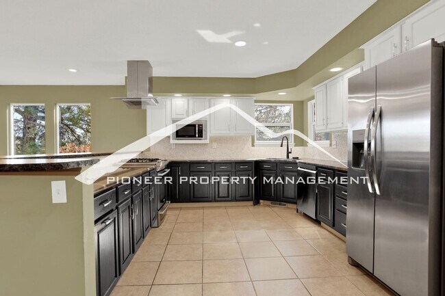 Building Photo - 5 bedroom, 3.5 bath home in North West Colorado Springs