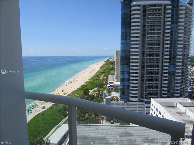 Building Photo - 1 br, 1 bath Condo - 6365 Collins Ave Grea...