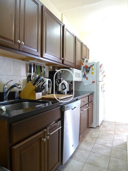 Building Photo - 49 Delle Ave