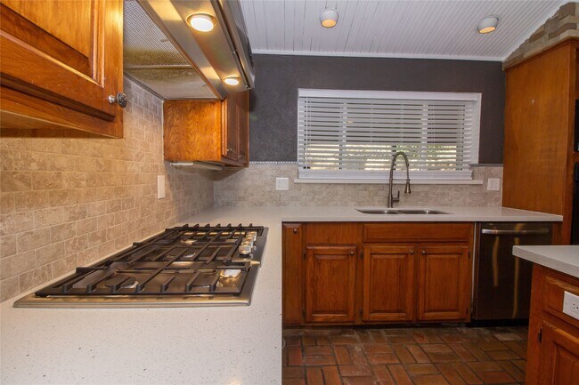 Building Photo - 7 Woody Creek Dr