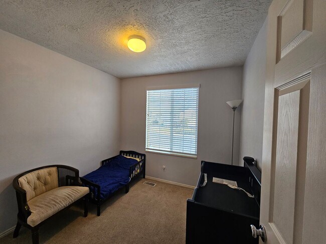 Building Photo - Spacious 4-Bed, 2-Bath Pet-Friendly Home with Central Air & 2-Car Garage! - Available NOW!