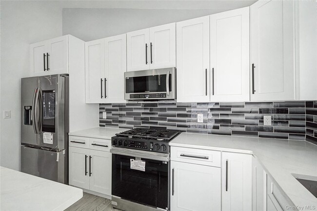 Building Photo - 25 Clinton St