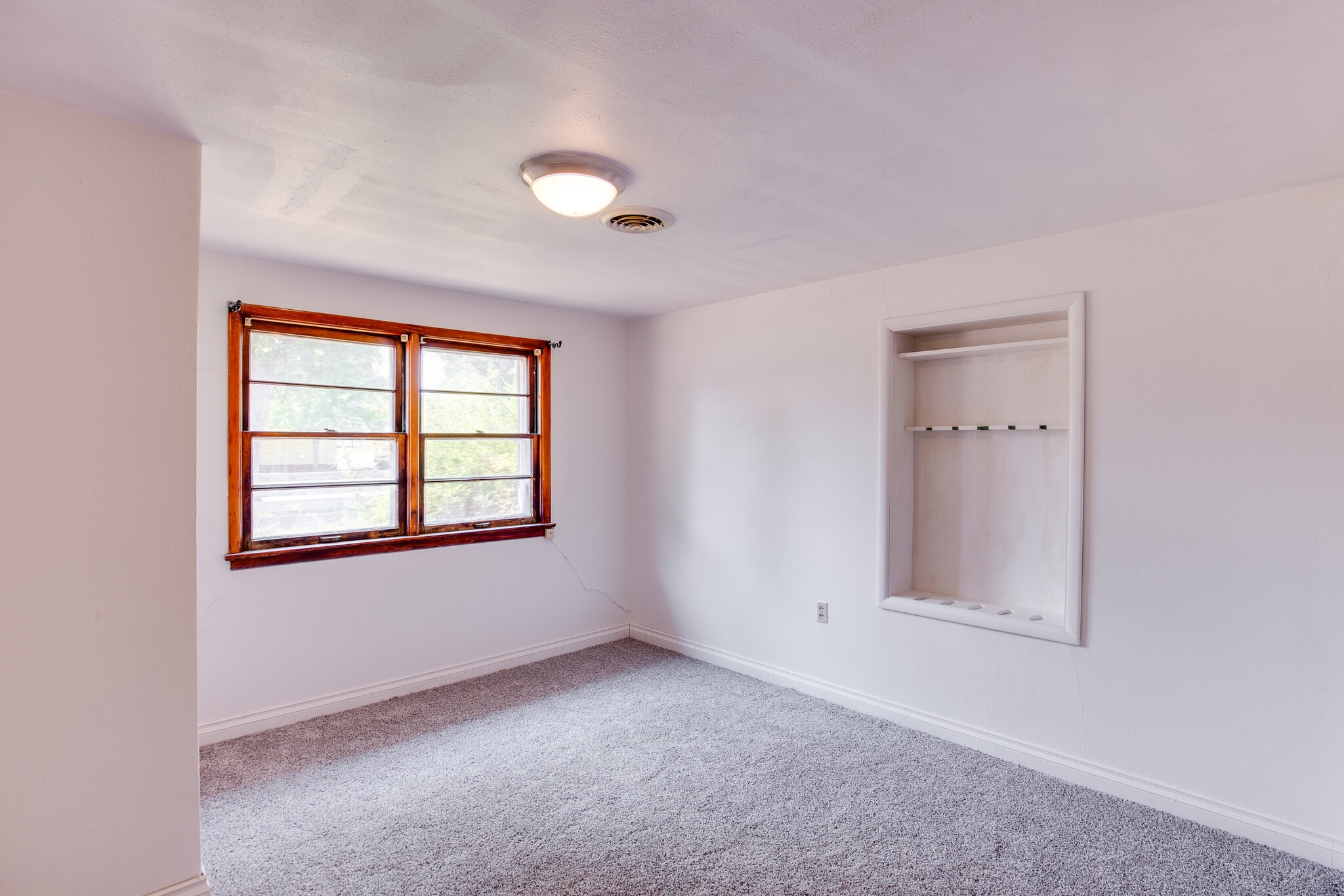 Main bedroom - 519 E 6th St