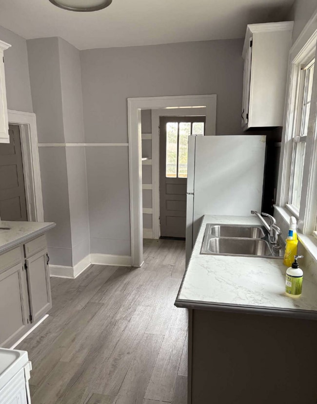 Building Photo - 25 Walton St