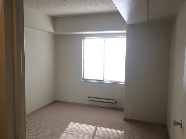 Building Photo - "Charming 1-Bed Oasis with Modern Comforts in the Heart of Oakland!"