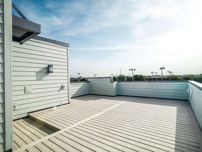 Building Photo - 2050 Packing District Wy