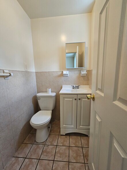 Building Photo - 1167 Willmohr St