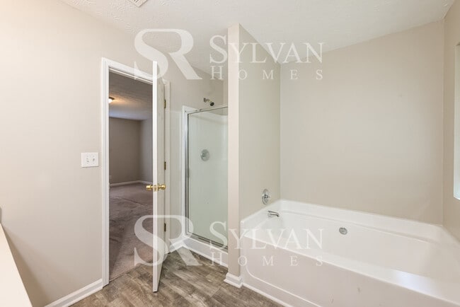 Building Photo - 2090 Oak Terrace Dr SE