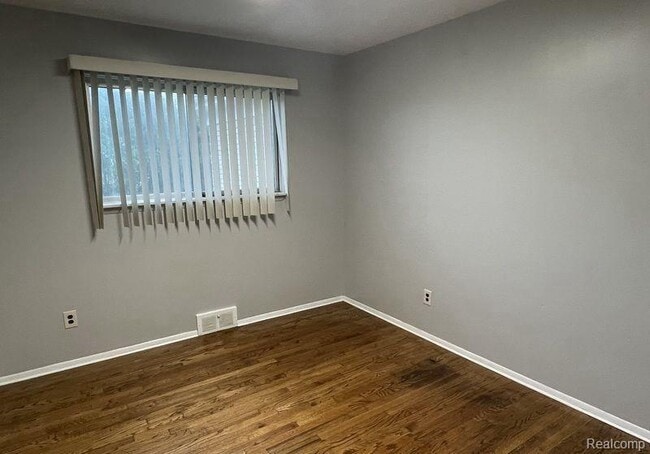 Building Photo - 34660 MacDonald Dr