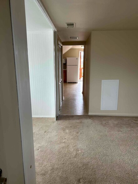 Building Photo - 2164 Henshaw Rd