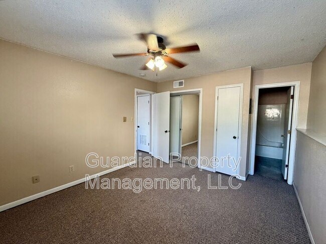 Building Photo - 1010 N Walnut St