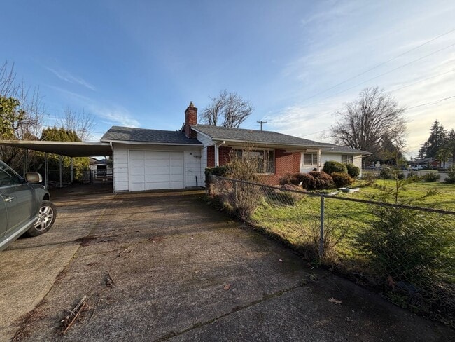 Building Photo - Single Level Duplex- Rent Ready!