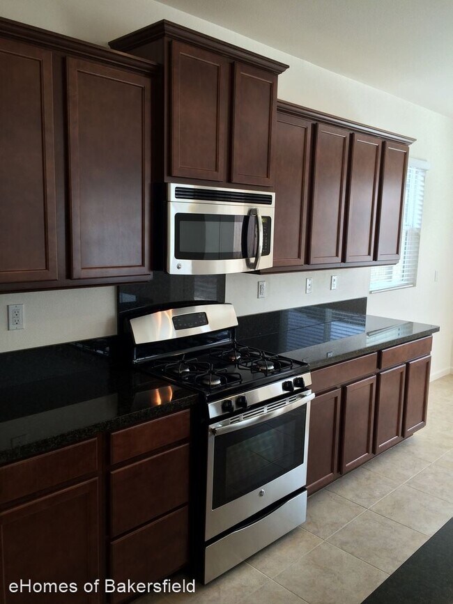 Building Photo - 4 br, 2 bath House - 5817 Moonstone Peak Dr