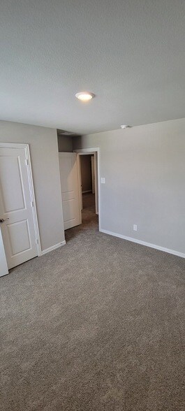 Building Photo - 2231 Clf Spgs Dr