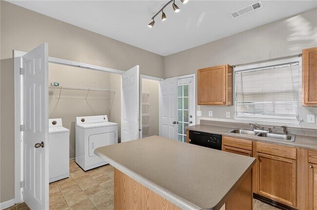Building Photo - 2161 Del Lago Cir