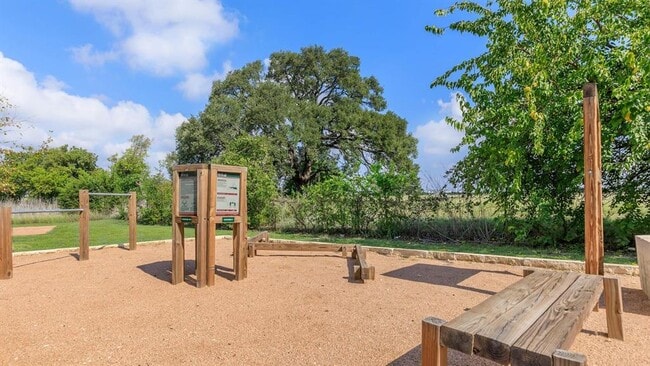 Building Photo - 680 Naumann Dr