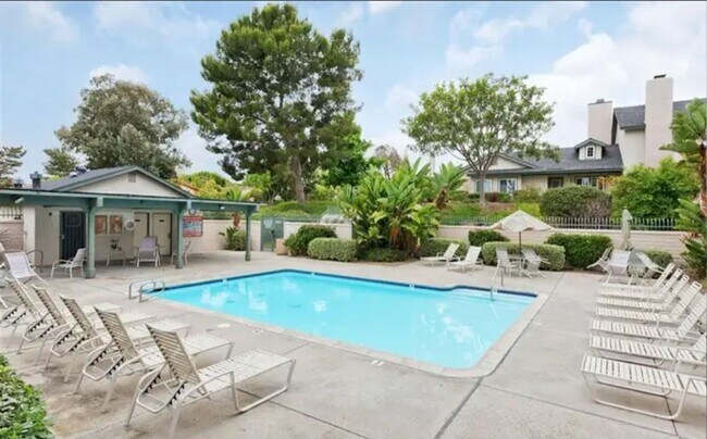 Building Photo - Spacious Two story 3 bed 2.5 baths + 2 car garage in great school district.