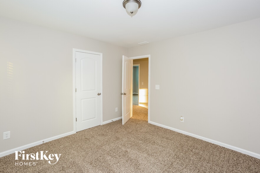 Building Photo - 15516 Laverack Ln